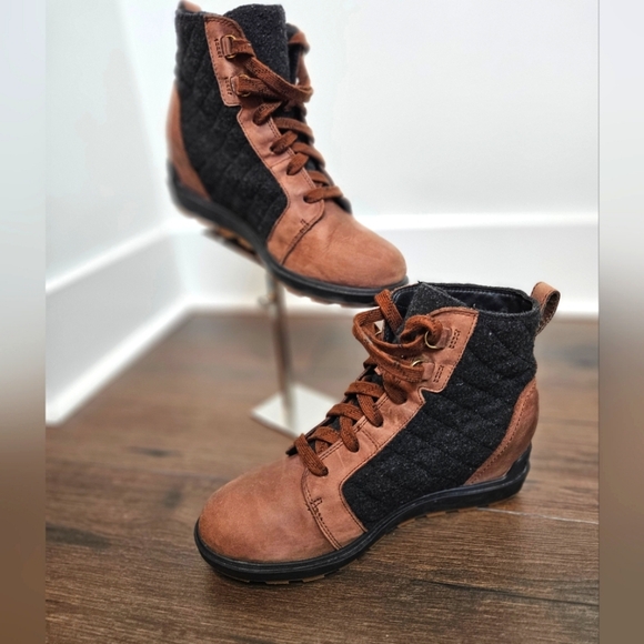 SOREL Women's Evie II NW Lace Boots size 9 - Picture 1 of 10